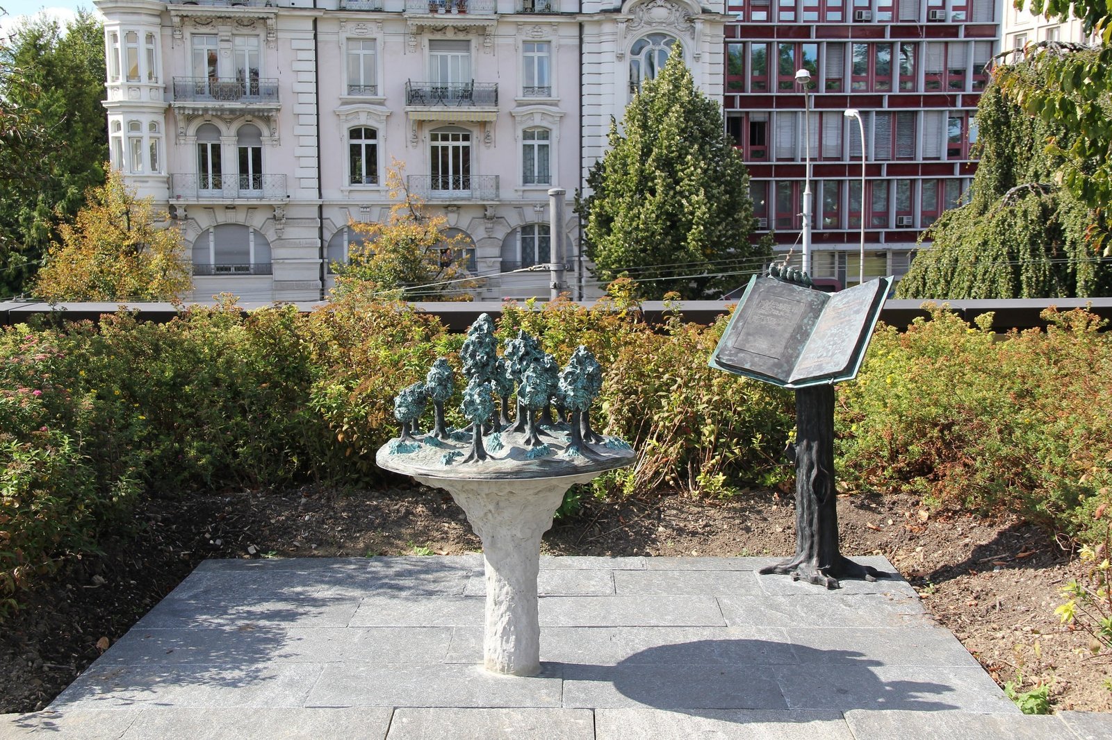 Sculptures in the Swiss Park Légende d'Automne